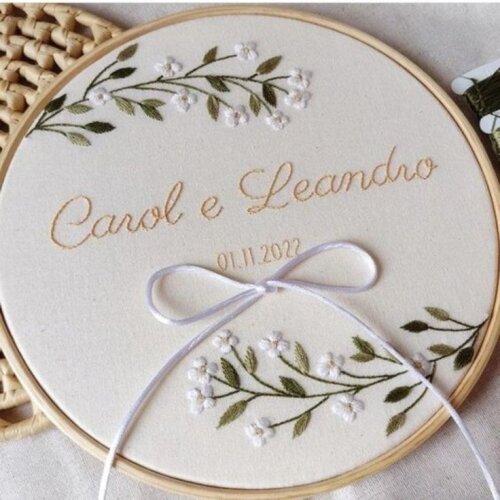 Bastidor Bordado Personalizado Porta-Alianças para Casamento