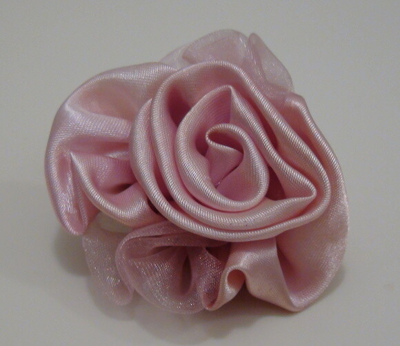 2 Flores Rosa Cetim e Organza Nude I