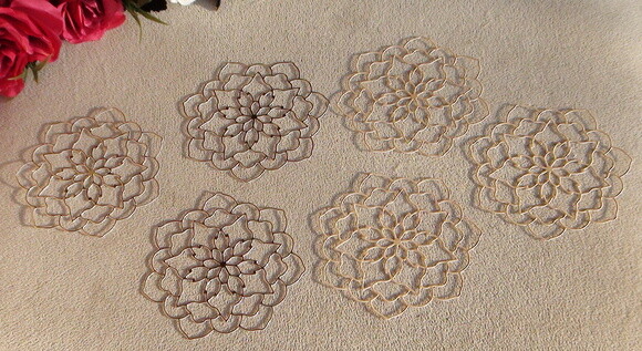 Aplique para Scrap - Recorte Flor Vazada - 6 Unidades.