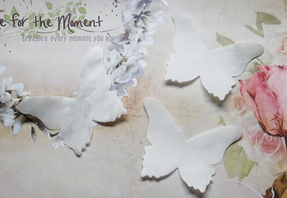 Borboletas em Cetim - Off White - 50 un - 7,5x5,5cm