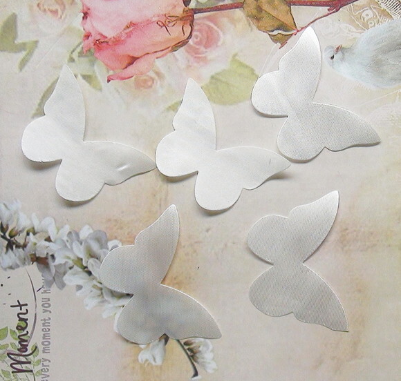 Borboletas em Cetim - Off White - 6,5x5,0 cm - 25 un