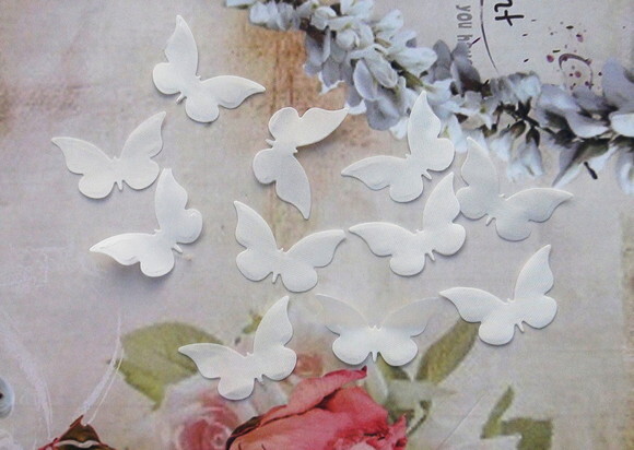 Borboletas em Cetim Branca - 50 un - 3,0 x 2,5cm