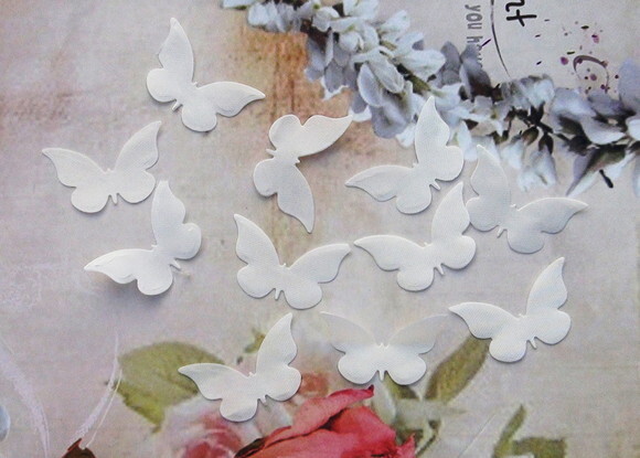 Borboletas em Cetim Branca - 50 un - 3,0 x 2,5cm