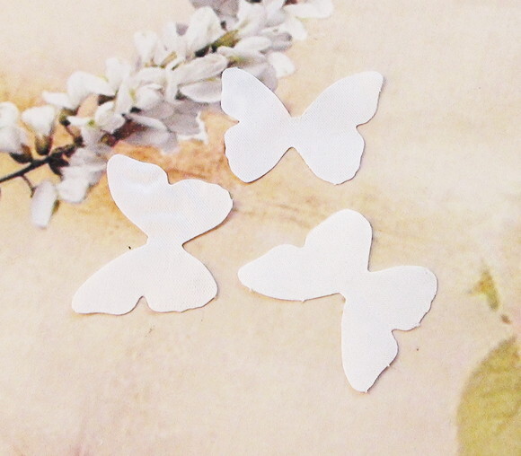 Borboletas em Cetim Brancas - 50 un - 3,5x3,0cm