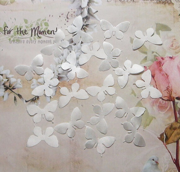 Borboletas em Cetim Brancas - 75 un - 3,5x2,5cm
