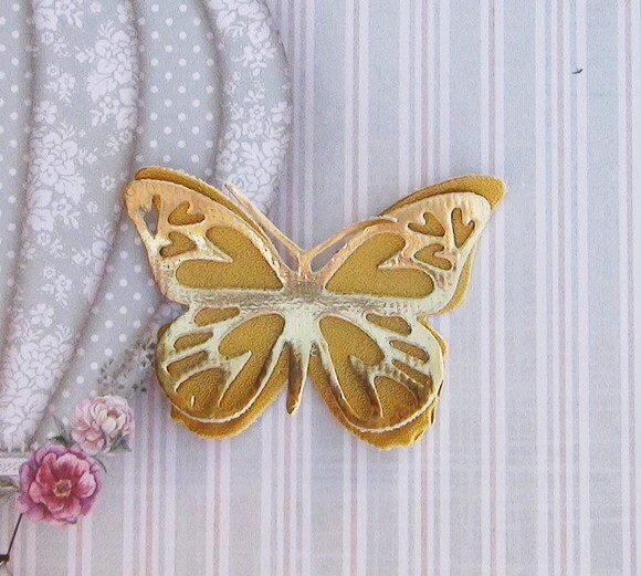 Borboletas em Couro Sintético - Dourado - 20 un - 6,0x4,0cm