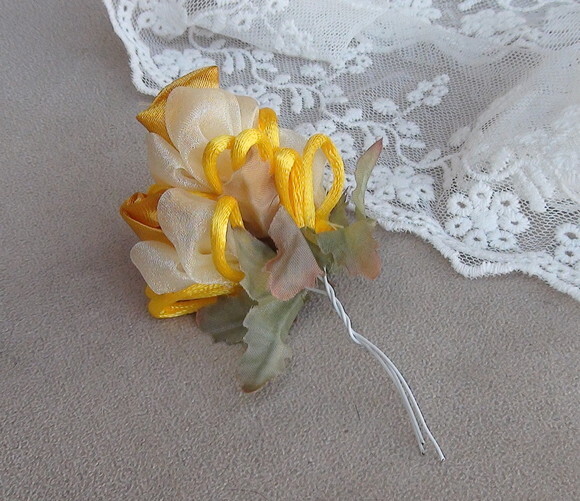 Buque de Flor em Cetim - 2 Buques - Amarelo Ouro