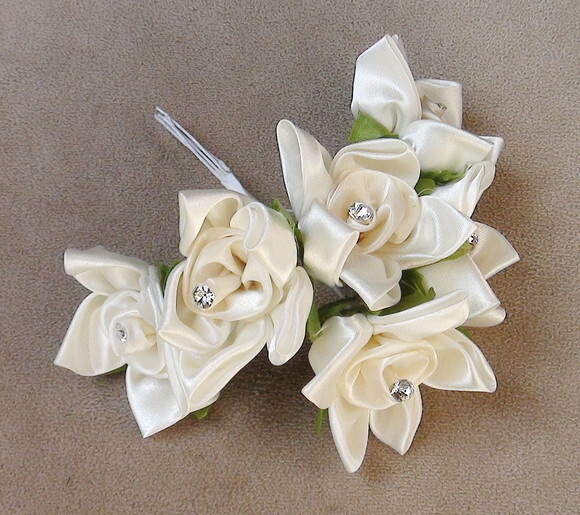 Flor em Cetim - Buque com 12 Unidades.