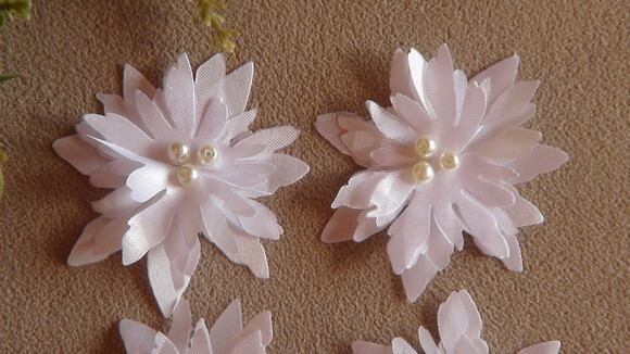 Flor em Cetim 3d - 06 un - Branco