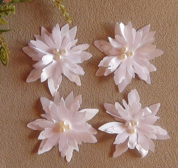 Flor em Cetim 3d - 06 un - Branco