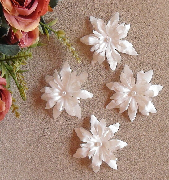 Flor em Cetim 3d - 06 un - Off White