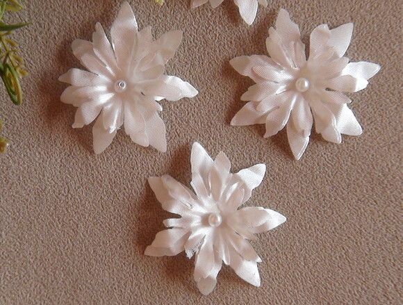 Flor em Cetim 3d - 06 un - Off White