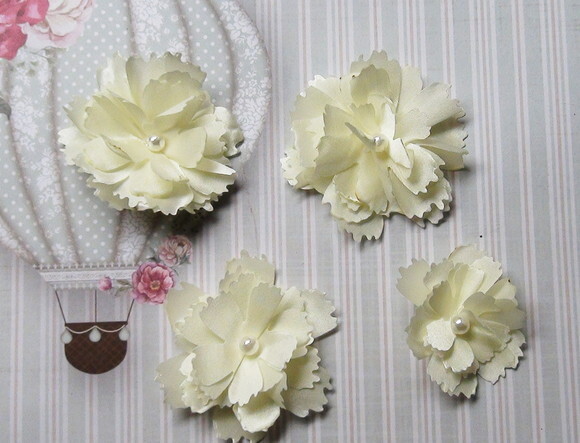 Flor em Cetim 3d - Amarelas - 06 un