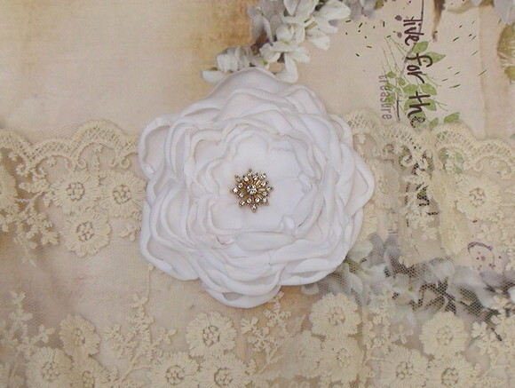 Flor em Cetim 3d - Branca - 01 Un.