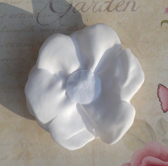 Flor em Cetim 3d - Branca - 01 un