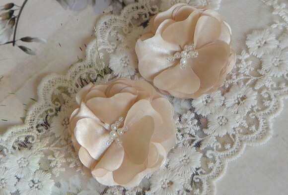 Flor em Cetim 3d - Champagnhe - 01 un