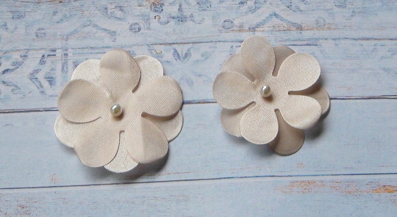 Flor em Cetim 3d - Champagnhe - 10 un