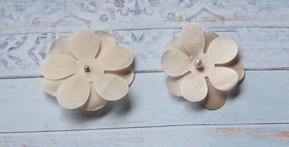 Flor em Cetim 3d - Champagnhe - 10 un