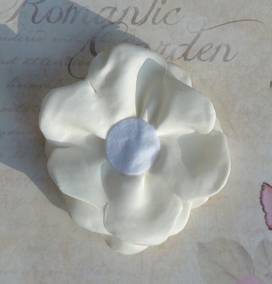 Flor em Cetim 3d - Marfim - 01 un