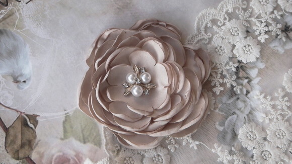 Flor em Cetim 3D - Marron- 01 Un.