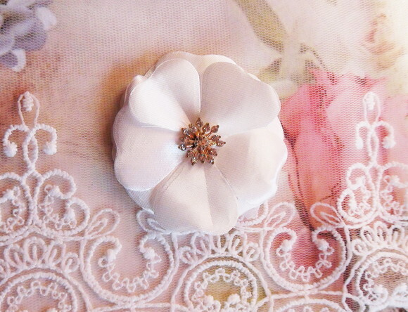 Flor em Cetim Chaton Branca - 5cm - 4 un