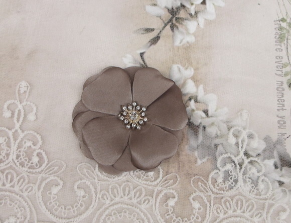 Flor em Cetim Chaton Marron - 5cm - 01 un