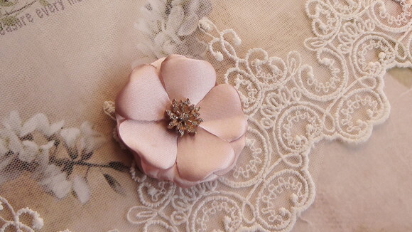 Flor em Cetim Chaton Rose Claro- 5cm - 01 un