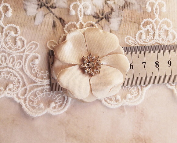 Flor em Cetim Chaton Champagnhe - 5cm - 02 un