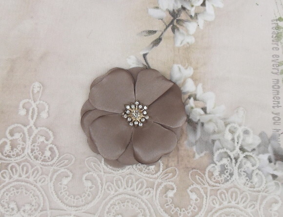 Flor em Cetim Chaton Marron - 5cm - 01 un