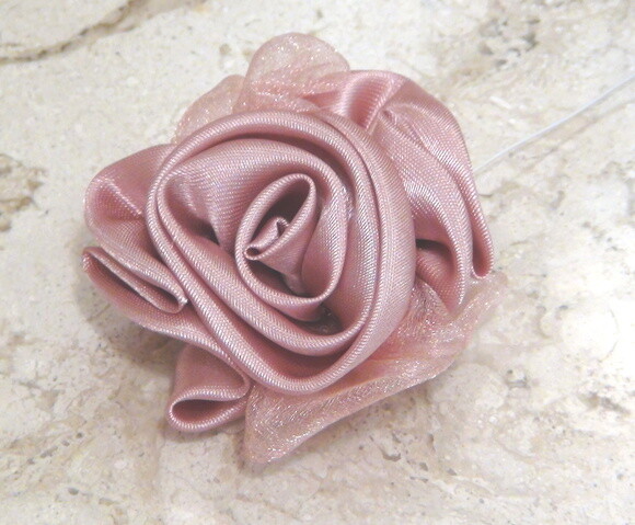 Flor em Cetim e Organza Rosa Antigo