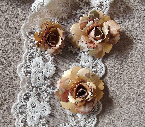 Flores Artesanais em Papel - 03 un
