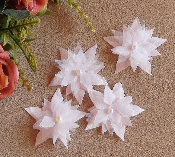 Flores em Cetim 3d - 06 un - Branco