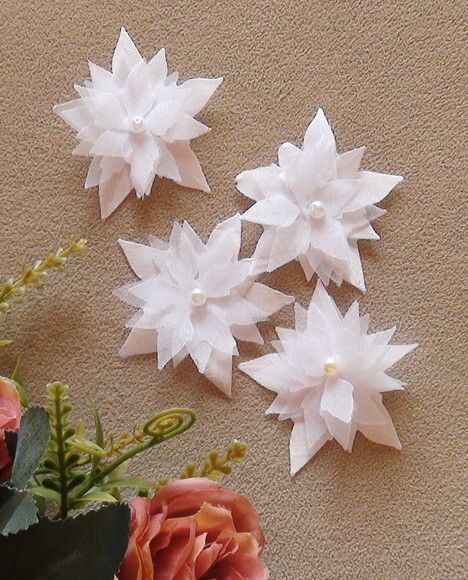 Flores em Cetim 3d - 06 un - Branco