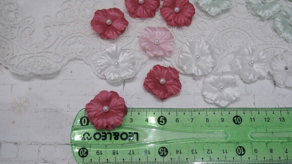 Flores em Cetim Dupla Camada - 30 un
