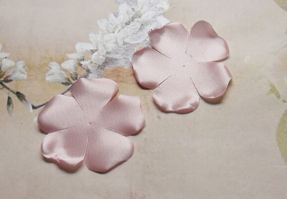 Pétalas de Flor em Cetim - Rose Claro - 6,0 cm - 30 un