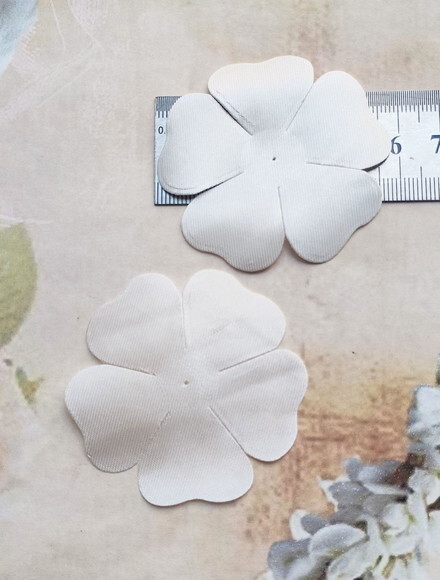 Pétalas de Flor em Cetim 6cm - 100 un