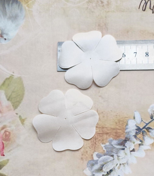 Pétalas de Flor em Cetim 6cm - 100 un