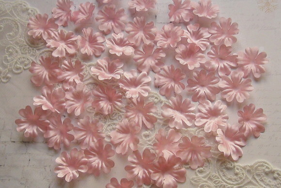 Pétalas de Flor em Cetim Boleadas - 3,5 cm - Rosa - 30 un