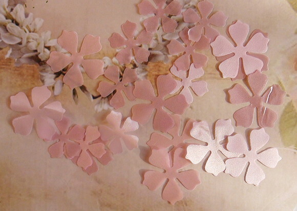 Pétalas de Flores em Cetim - 30 un - Rosa
