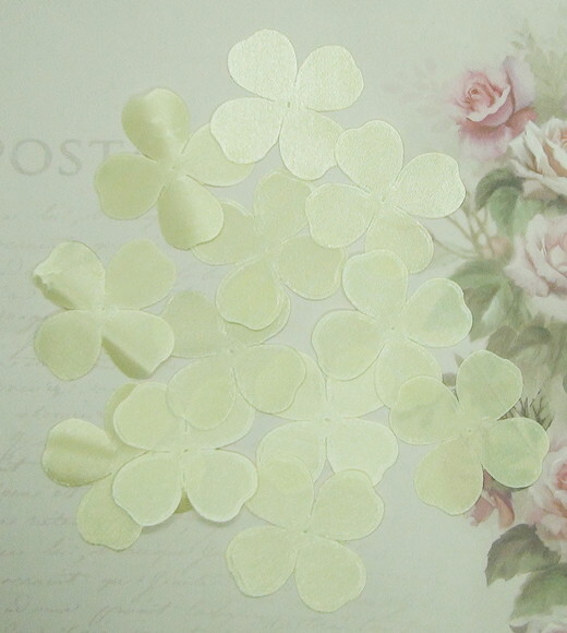 Pétalas de Flores em Cetim 3d - 30 un - Amarelas.