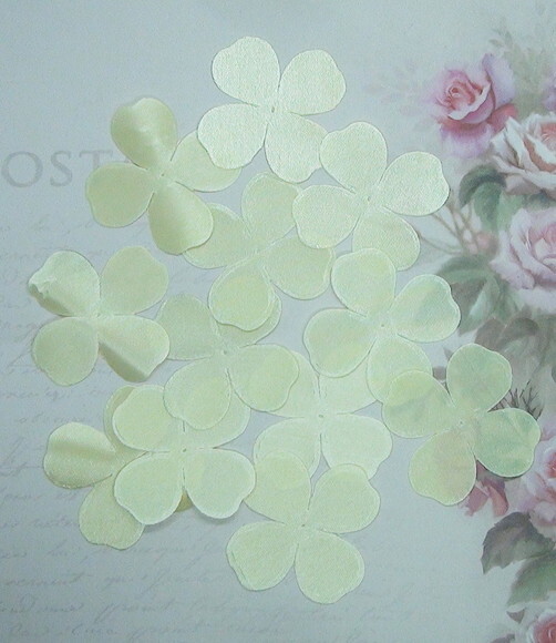 Pétalas de Flores em Cetim 3d - 30 un - Amarelas.