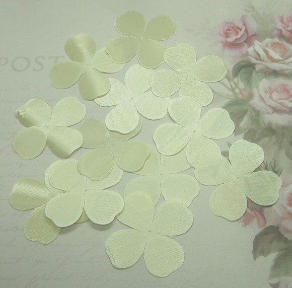 Pétalas de Flores em Cetim 3d - 30 un - Amarelas.