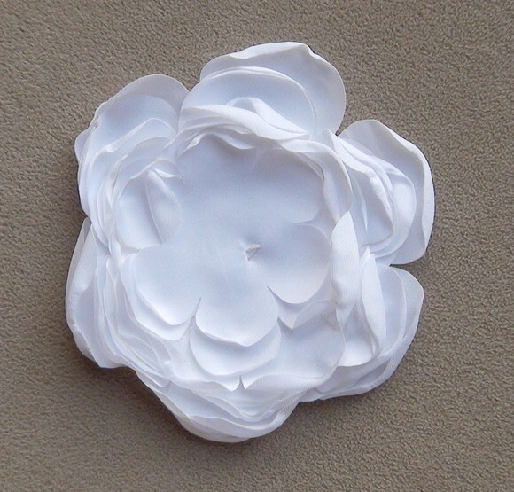 Pétalas de Flores em Cetim 3d - Brancas - 9 un