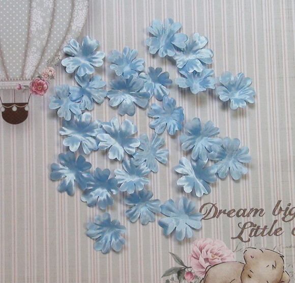 Pétalas de Flores em Cetim 3d - Azul Celeste - 30 un