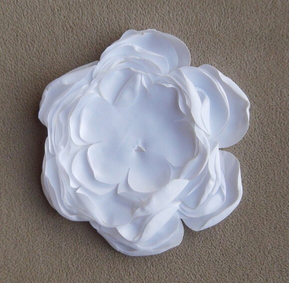 Pétalas de Flores em Cetim 3d - Brancas - 9 un