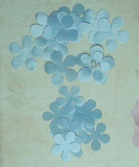 Pétalas de Flores em Cetim Azul Celeste - 30 un