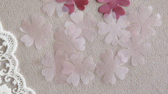 Pétalas de Flores em Cetim e Organza = 30 un