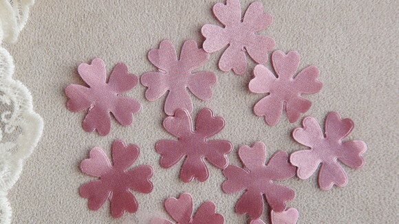 Pétalas de Flores em Cetim e Organza = 30 un