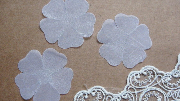 Pétalas Flor Organza Cristal Branca -30 un -6cm.