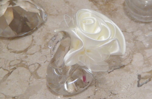 2 Flores em Cetim e Organza Ivory